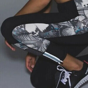 Lululemon Run the World 7/8 Exploded So Fly Butterfly Angel Wing Black. Sz: 6